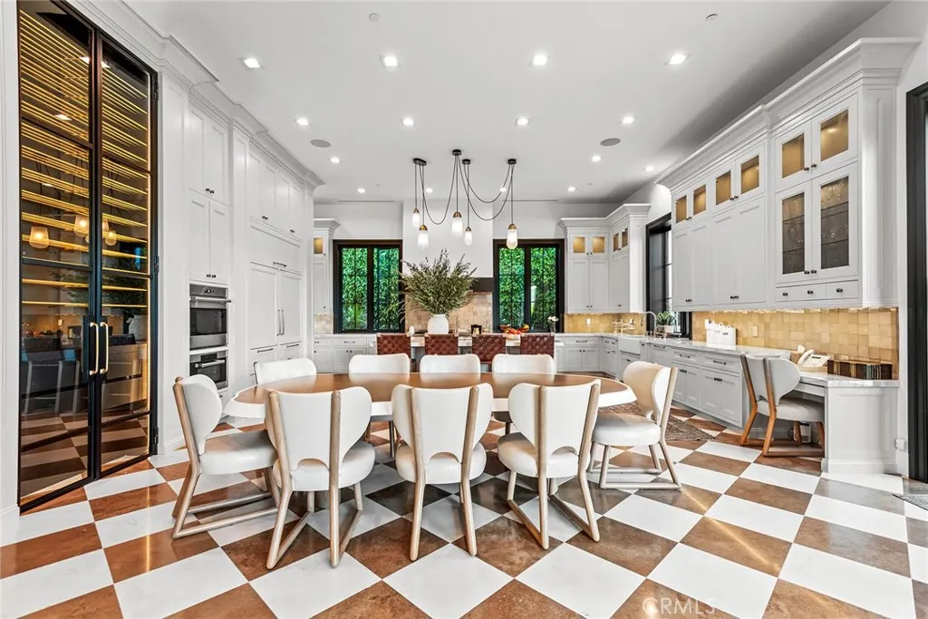 2100 Stratford Circle, Los Angeles, California 90077 home-pic-18